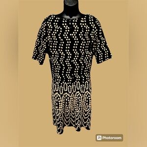 Black/tan Gabby Skye quarter length sleeve dress. Size 14.